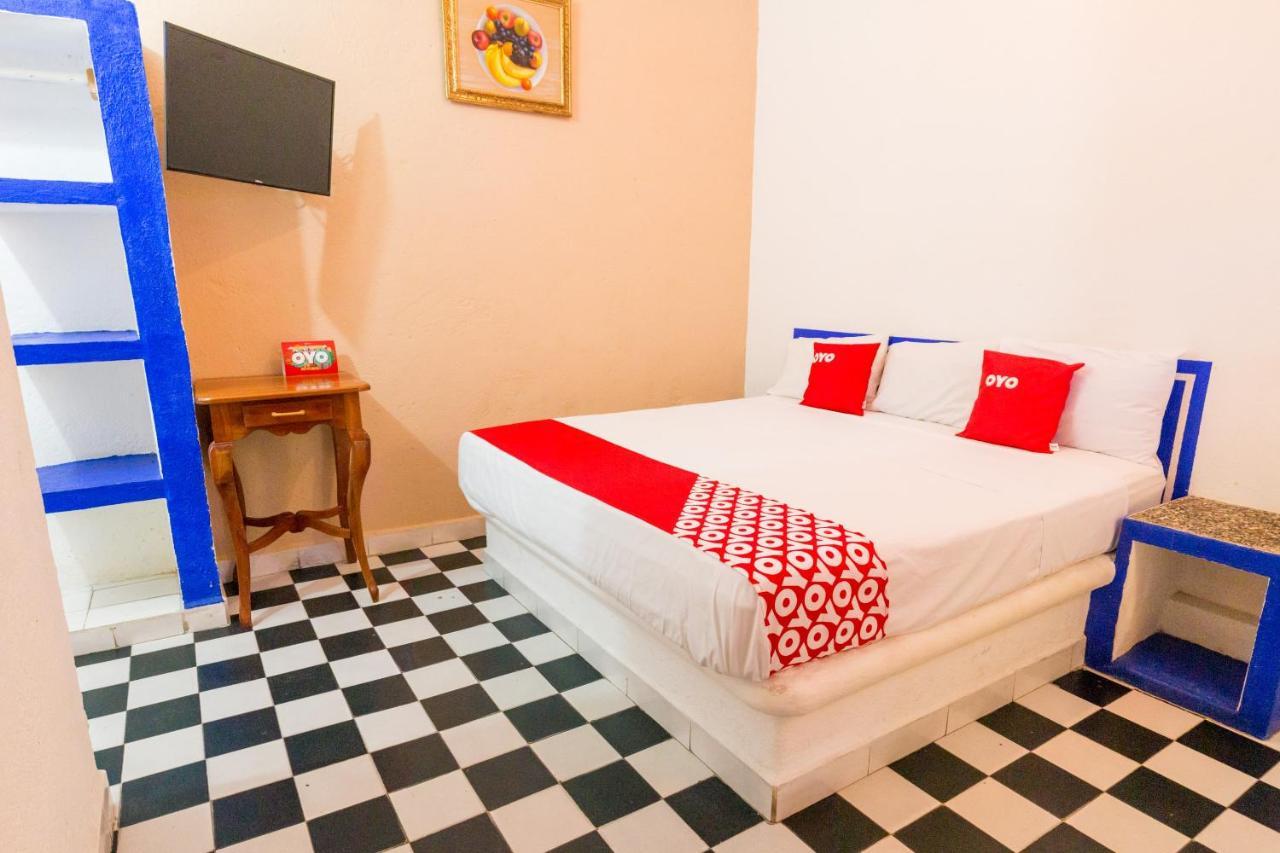 Hotel Isis Сиуатанехо Екстериор снимка