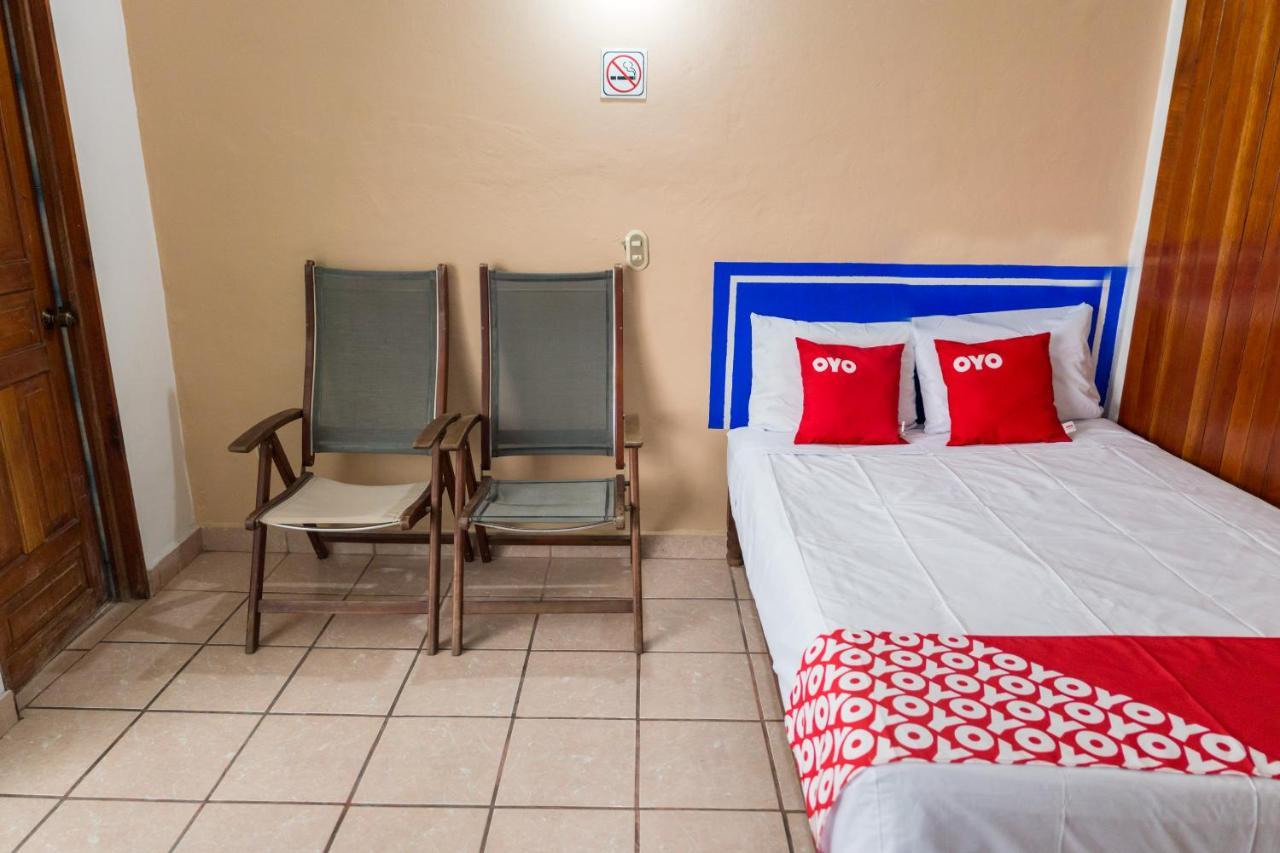 Hotel Isis Сиуатанехо Екстериор снимка