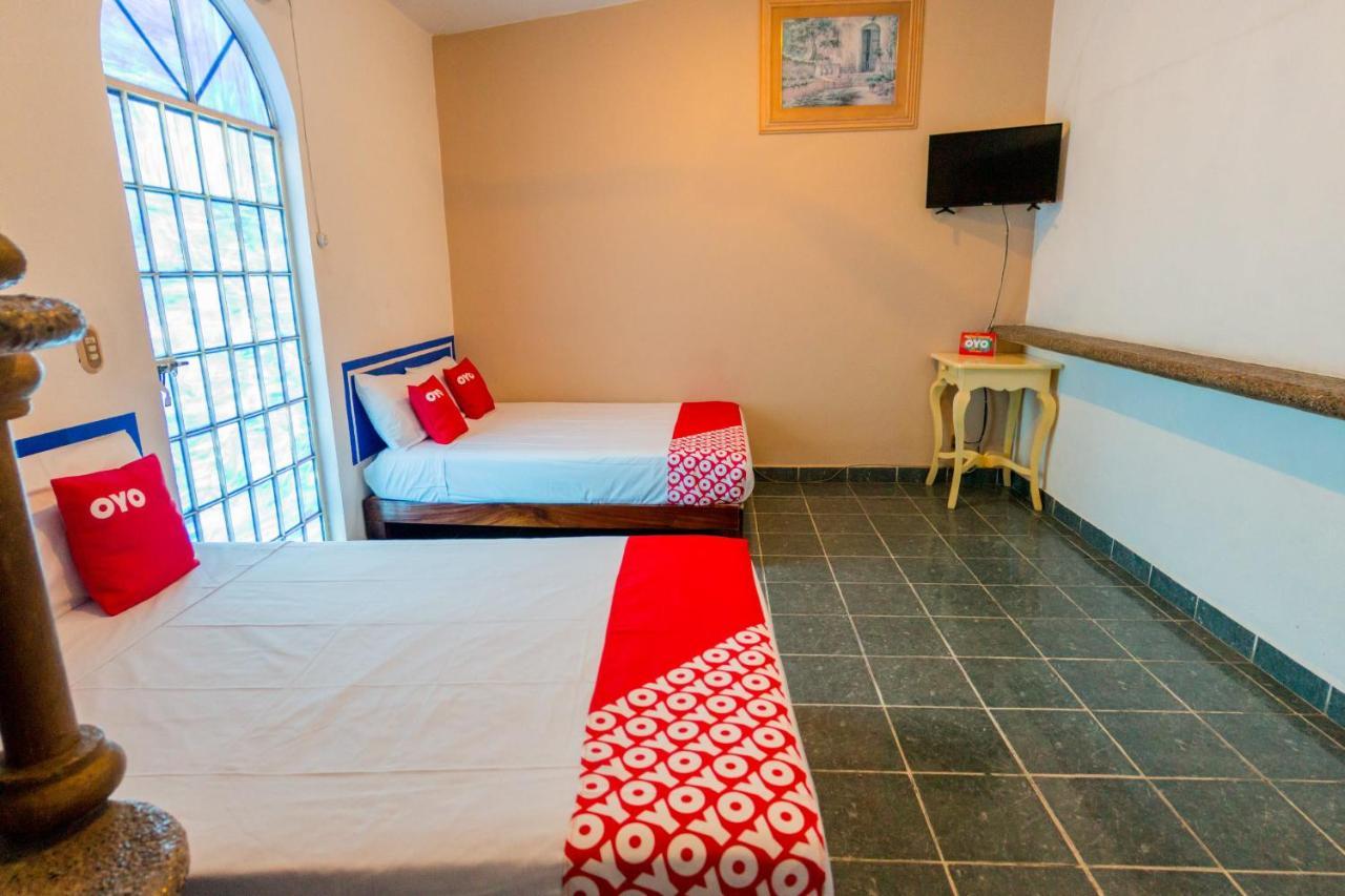 Hotel Isis Сиуатанехо Екстериор снимка