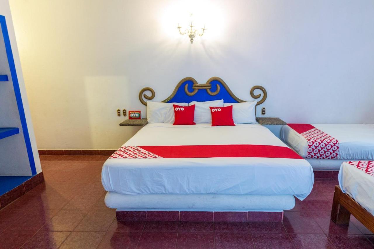Hotel Isis Сиуатанехо Екстериор снимка