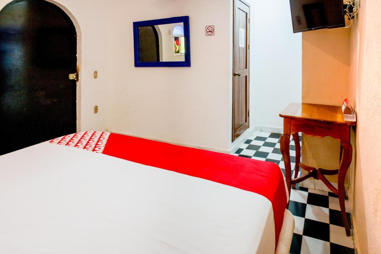 Hotel Isis Сиуатанехо Екстериор снимка
