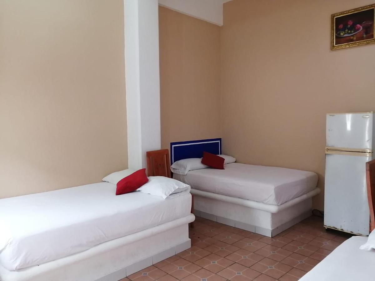 Hotel Isis Сиуатанехо Екстериор снимка