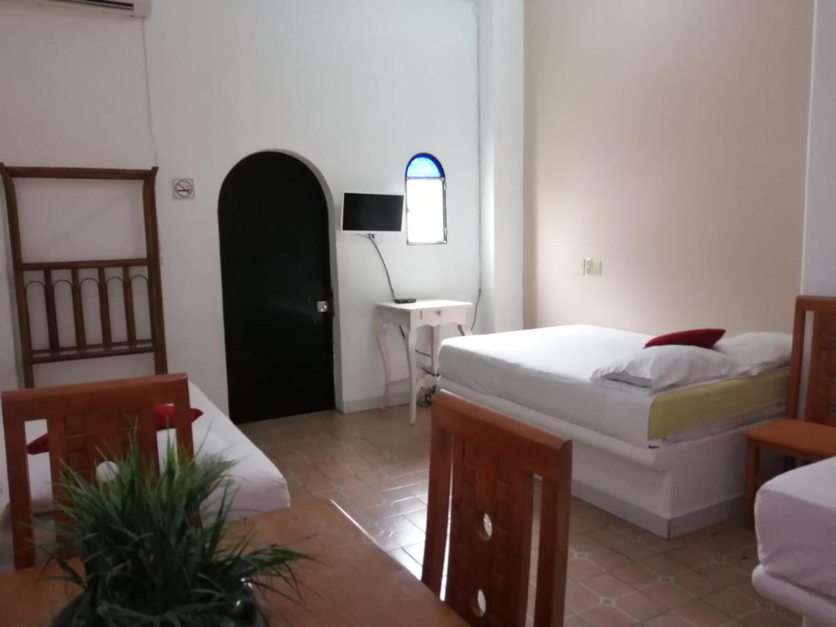 Hotel Isis Сиуатанехо Екстериор снимка